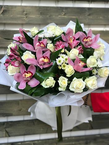 Букет цветов из: Розы и Хризантемы в Доргелях