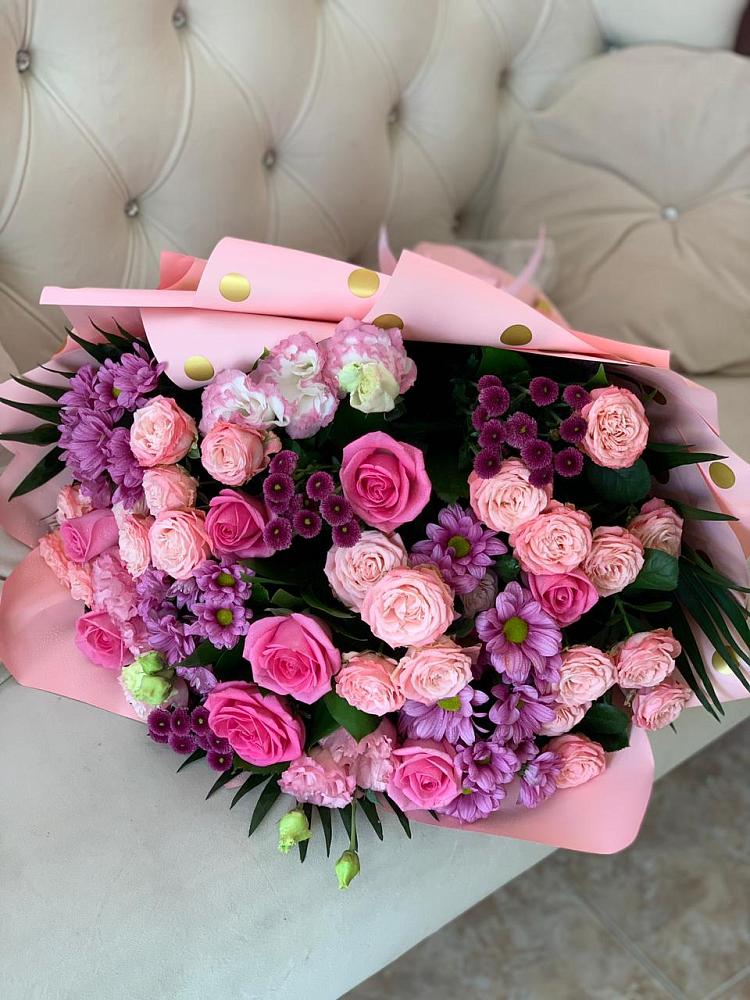 Букет цветов из: Хризантемы, Розы и Лизиантусы в Доргелях