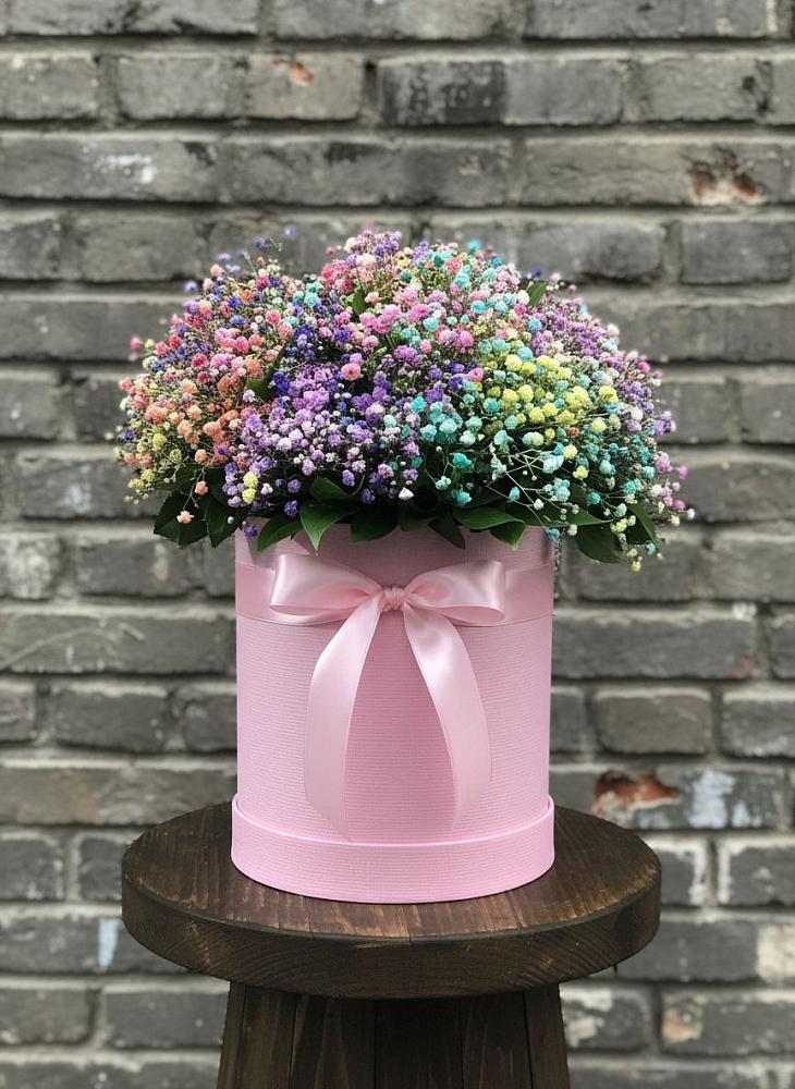 Цветочная композиция из Гипсофила и Розы в шляпной коробке в Доргелях
