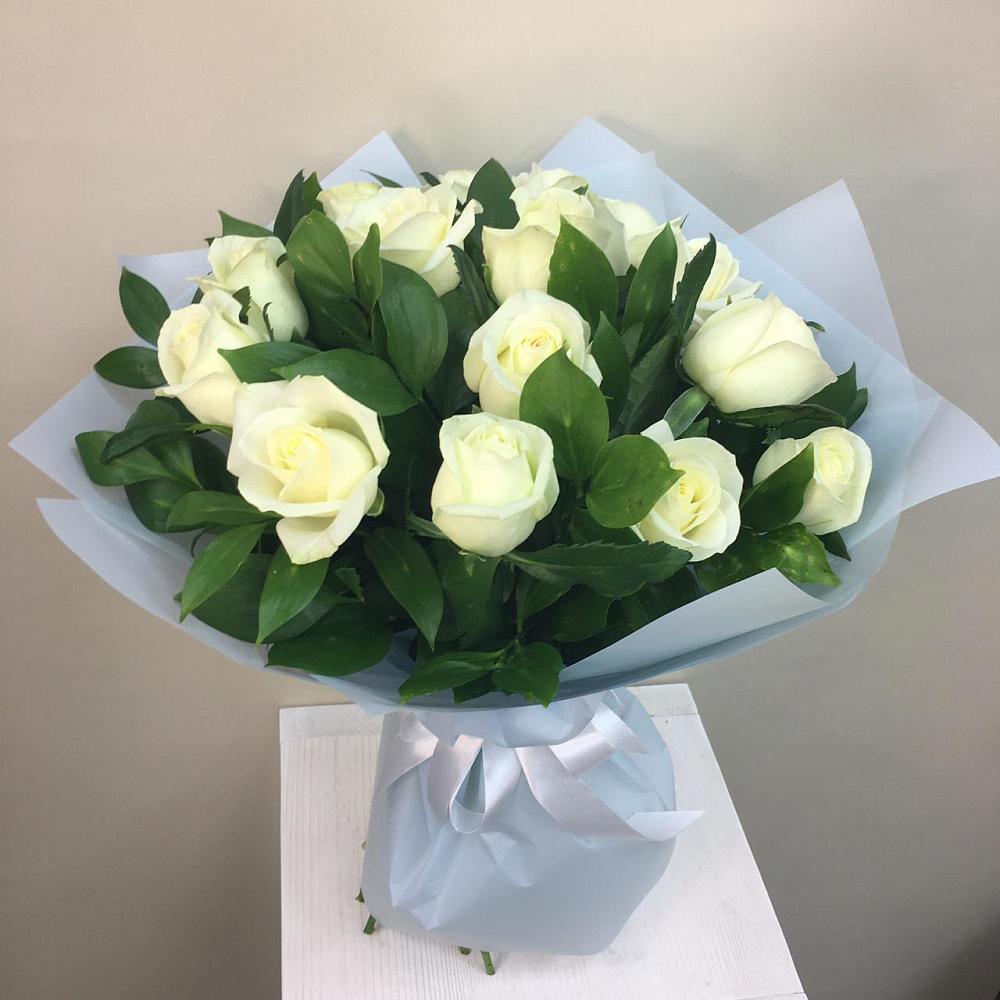 Букет 15 Белых роз Проуд в Доргелях