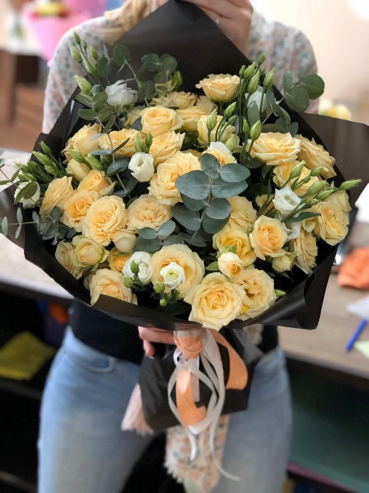 Букет цветов из: Розы и Лизиантусы в Доргелях