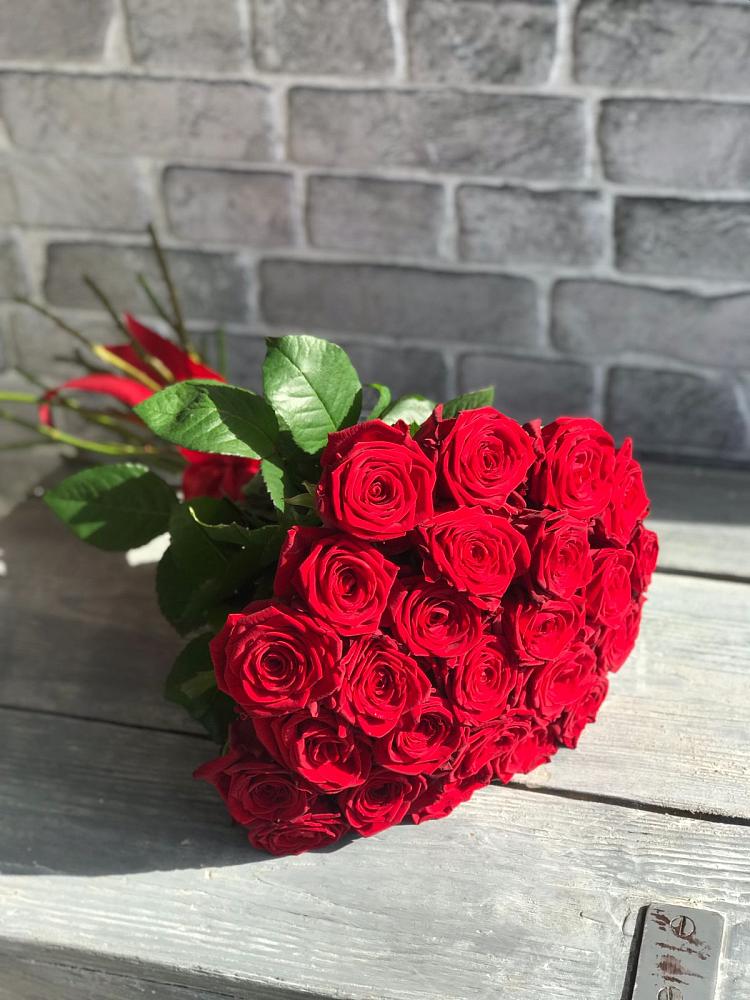 Букет Красные розы Фридом в Доргелях