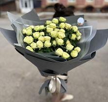 Букет Белые кустовые розы Солинеро в Доргелях