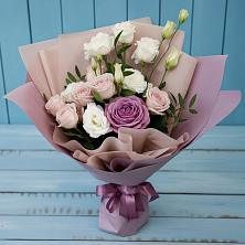 Букет цветов из:  Розы и Лизиантусы в Доргелях