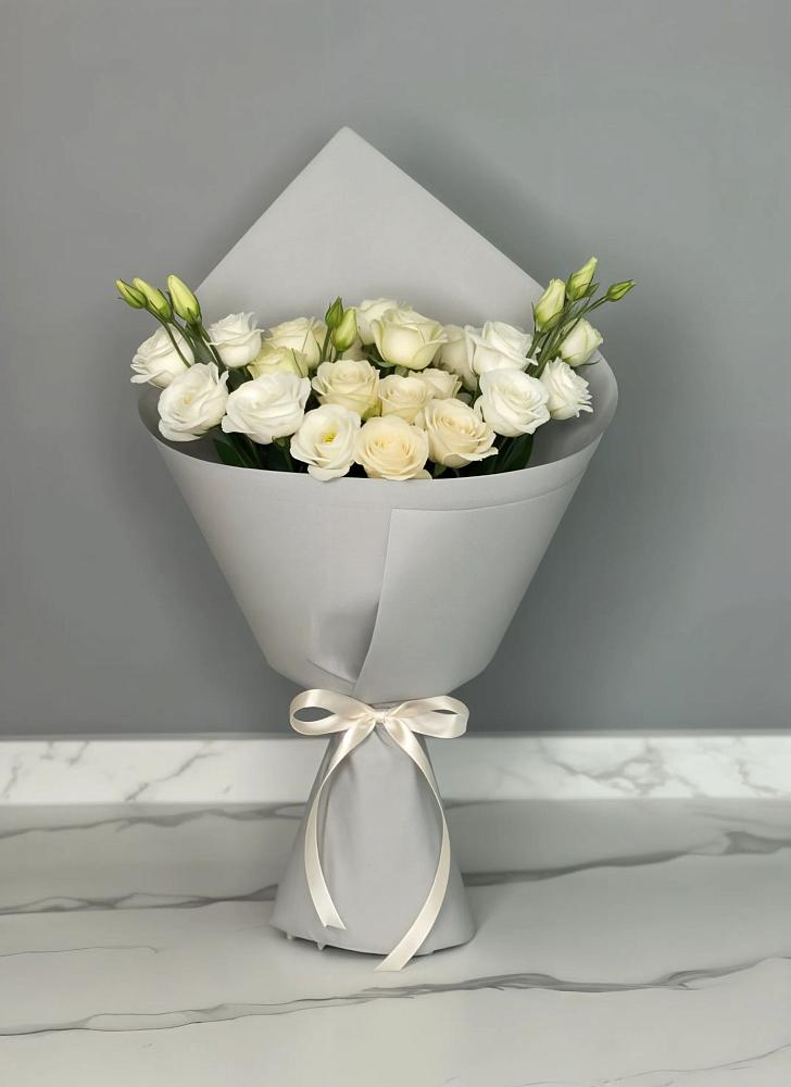 Букет цветов из: Розы и Лизиантусы в Доргелях