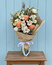 Букет цветов из:  Альстромерии, Лизиантусы, Розы и Хризантемы в Доргелях