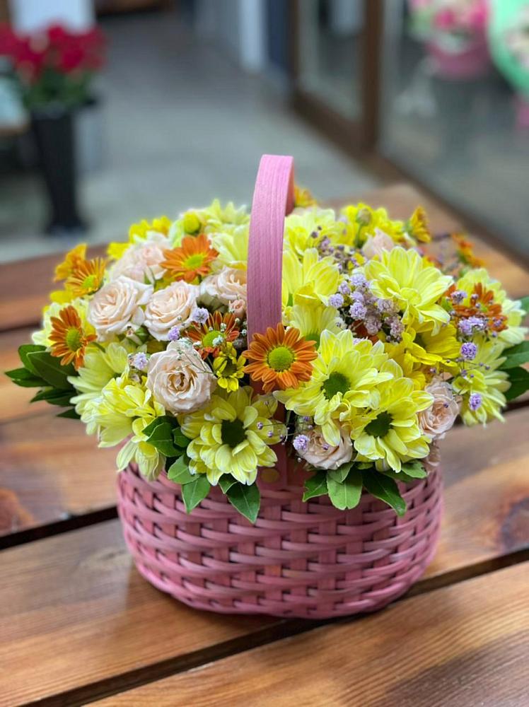 Цветочная композиция из Хризантемы и Розы в корзине в Доргелях