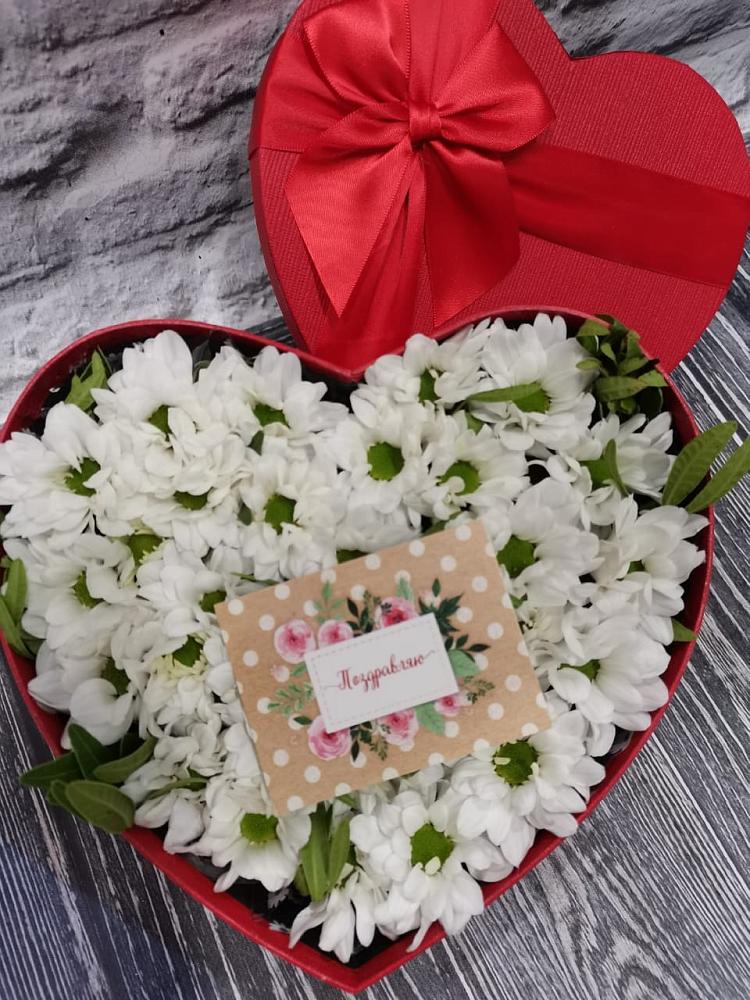 Цветочная композиция из Хризантемы в виде сердца в Доргелях