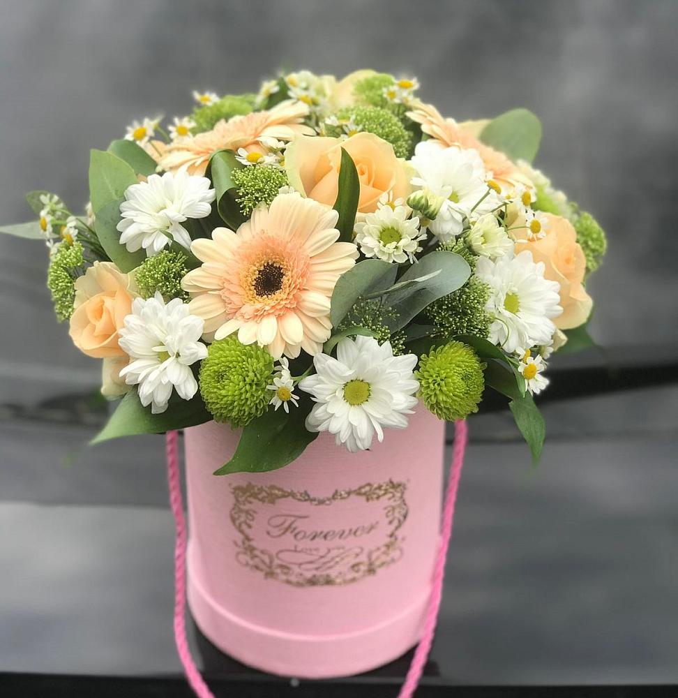 Цветочная композиция из Розы, Герберы и Хризантемы в шляпной коробке в Доргелях