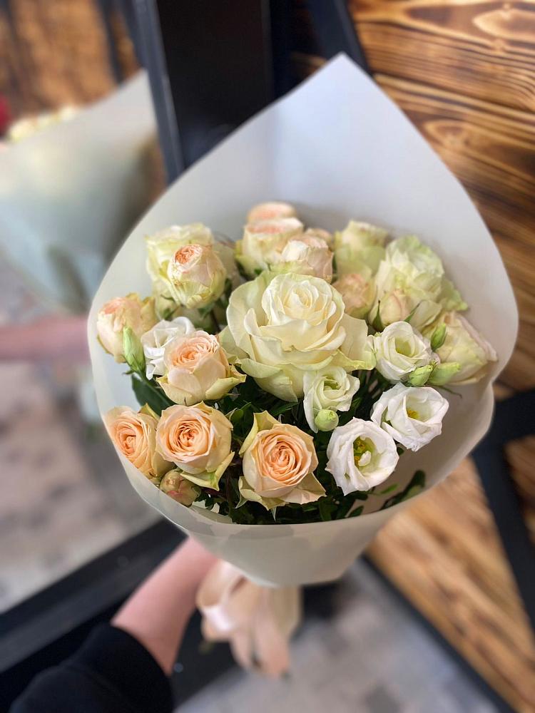 Букет цветов из: Розы и Лизиантусы в Доргелях